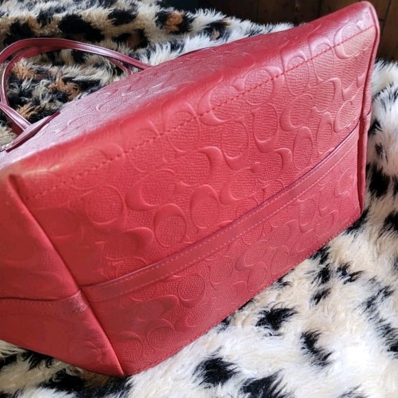 CLEAN COACH EMBOSSED LOGO TAXI ZIP TOTE IN LEATHER F34621 RED-Gently Used - Picture 2 of 4